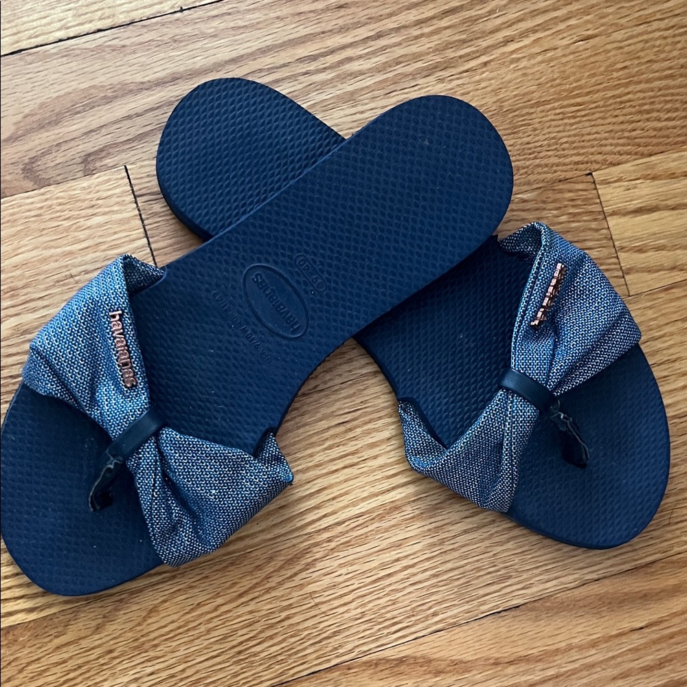 Havaianas womens Dark Blue Bow Slide Sandals